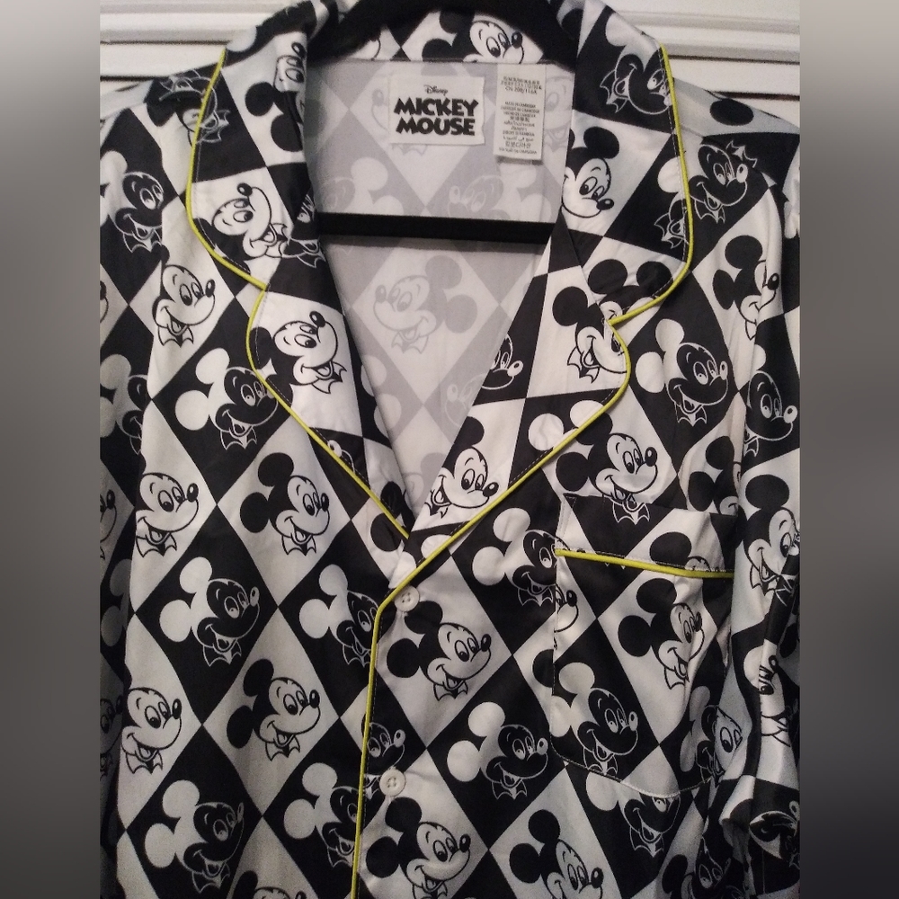 NWT Disney Vault Collection Mickey Sleep Shirt XL